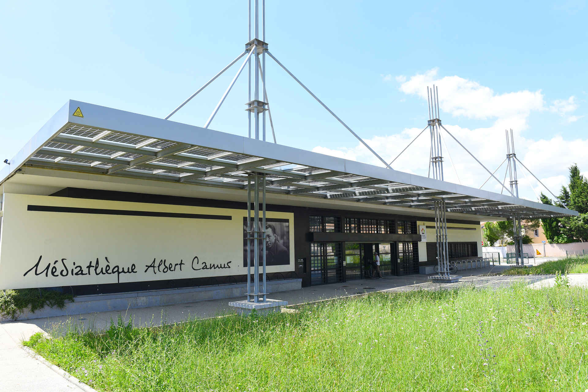 Façade de la médiathèque Albert Camus